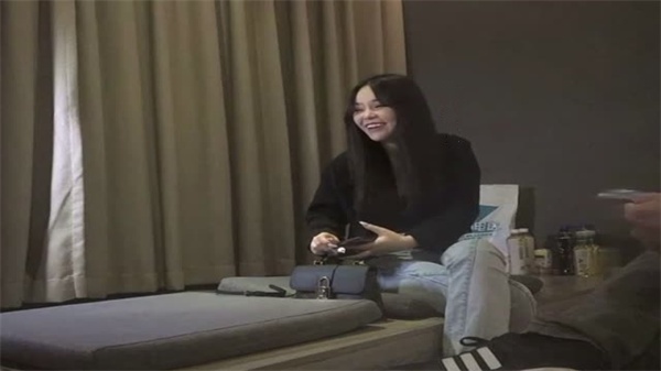 沈先生与高颜值反差美女激情交欢，前凸后翘大长腿极致诱惑